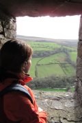 Ruth auf Carreg Cennen Castle